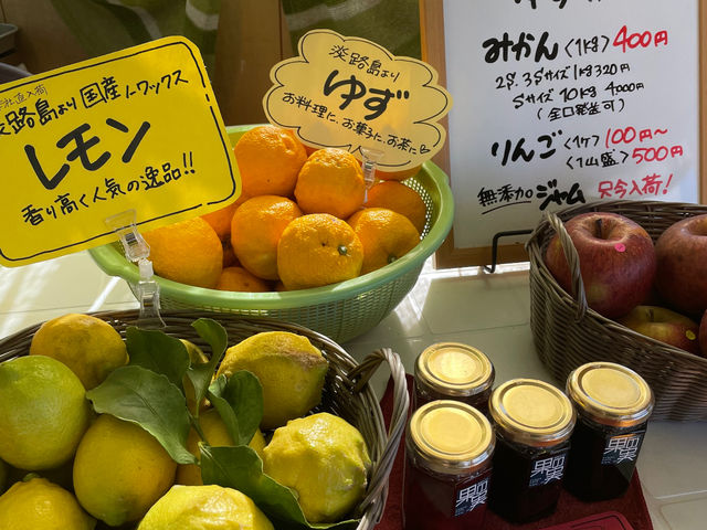 売店は新鮮フルーツの香りでいっぱい_八ヶ岳フルーツ農園