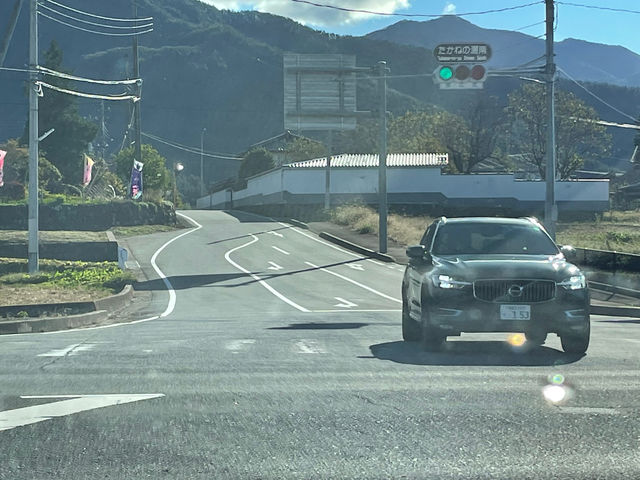 須玉ICより141号線「高根の湯南」の交差点を入り 須玉大橋を渡るルートがわかりやすいです。カーナビは住所検索で「山梨県北杜市須玉町小倉2709」と入力ください_八ヶ岳フルーツ農園