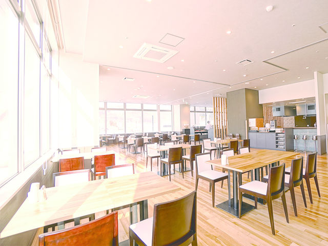 【レストラン】明るく開放的な空間_ホテル・ラジェント・プラザ函館北斗 Dining アロサール