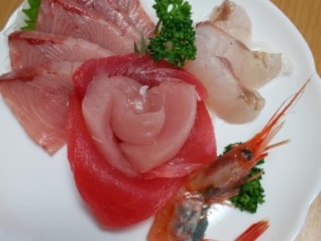 新鮮な地魚です_金沢 食・金箔寿司・民家・キッチン!犀川