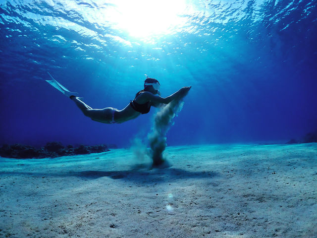 Johnny's diving