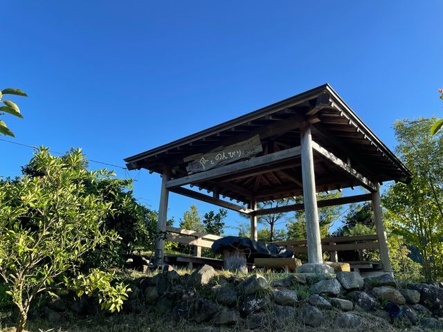 あずまやで休憩。_観光農園ジジの山