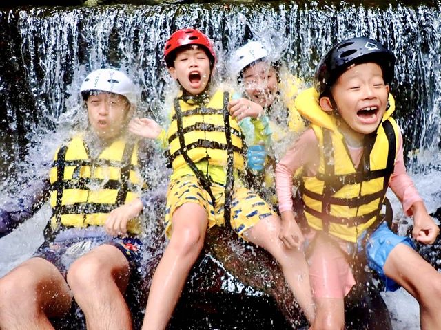 5歳から参加できるファミリーツアーは、大自然の中でお子様の感性を引き出します_大歩危・小歩危ニューヤードラフティング