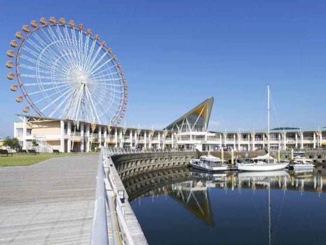 ラグーナテンボス・フェスティバルマーケット1F 大きな観覧車の下が店舗です。_魚太郎浜焼きバーベキュー ラグーナ蒲郡店