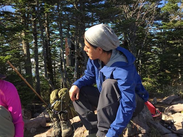山頂で自立整体をお客様と_Over the age mountain tour