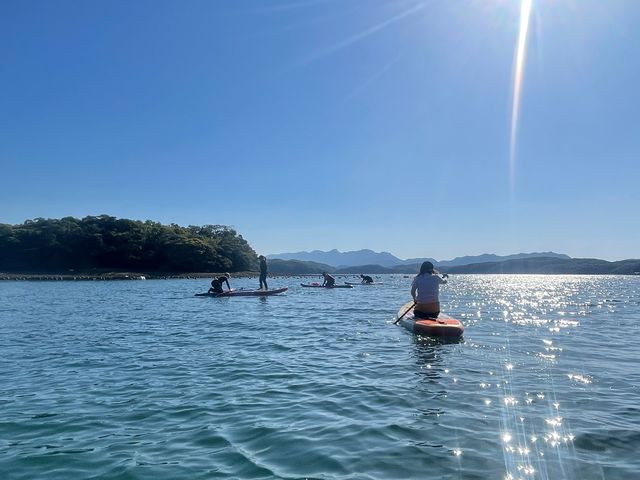 浅茅湾の真ん中でみんなで大はしゃぎ!_あそうベイパークSUP