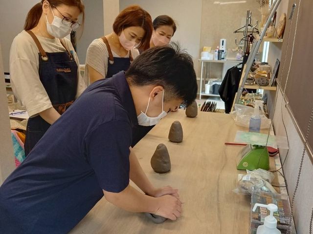 上から前に押し出す様に練ります_窯翔庵