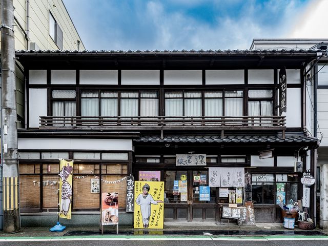 築130年になる元ガラス店の古民家を改築した湯村温泉街にあるかふぇです。_おばあかふぇ