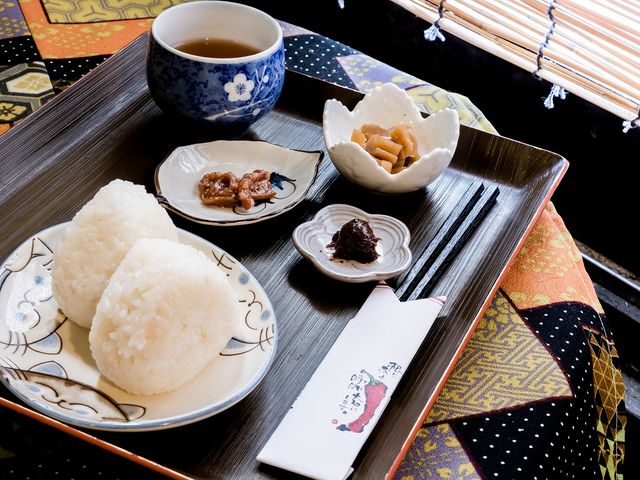 おにぎりセットが食べられます♪おばあの手作り総菜が美味しい!_おばあかふぇ