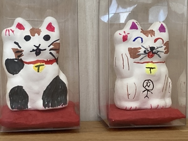 招き猫の絵付け体験、
お客様の作品です。_ねこまどや