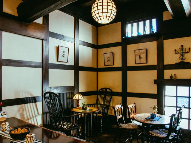 時の流れを感じさせる店内。文化人たちが集う店。_藍花珈琲店