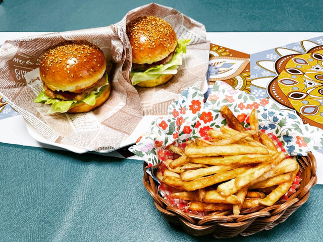 バンズとパテから手作りのハンバーガーやじゃがいもから作るフライドポテトは最高です!_おうちパン教室こむぎさん