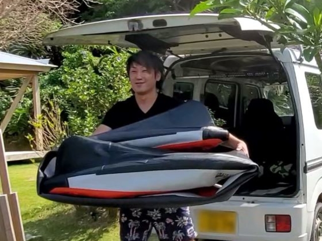 カヤックだってご覧のとおり。電動空気入れで膨らませれば、ガッチリとした安定感のあるカヤックとして使えます_あすびや