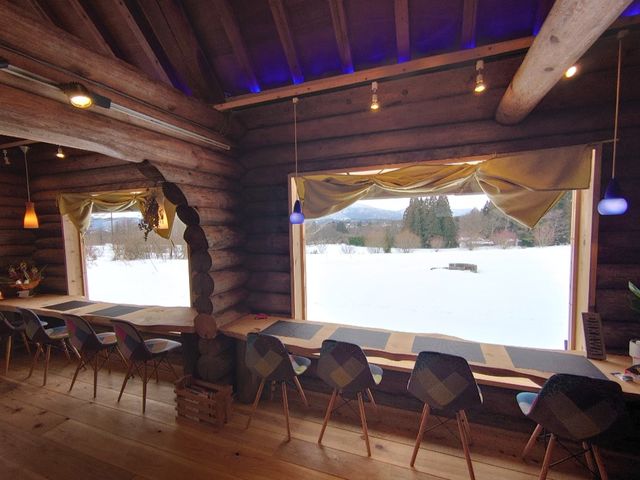 敷地内のカフェバー
予約でランチも可_ぶりきのらいおん