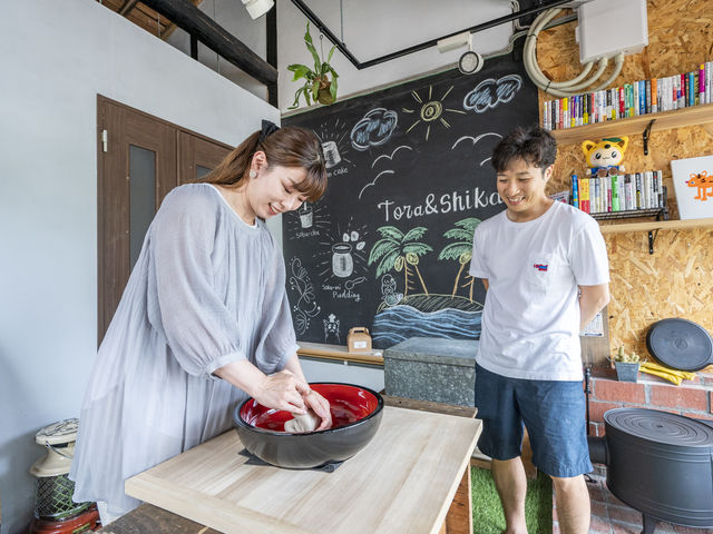 当店のそば打ち体験は、男性よりも女性の参加者が多いです。_かしま自然農園株式会社