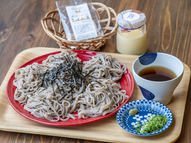 自分で打った蕎麦をその場で湯がいて食べられます。食後のスイーツもご堪能下さい。_かしま自然農園株式会社