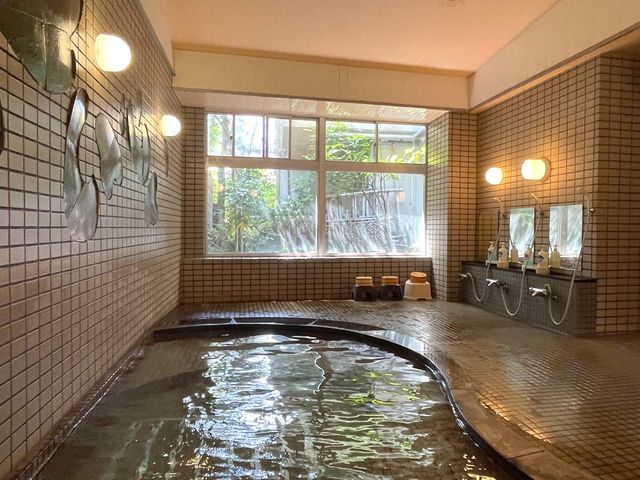 大浴場(男性)/開湯1300年の歴史ある粟津温泉の100%天然温泉をお楽しみください。_昭和湯治の宿 緑華苑