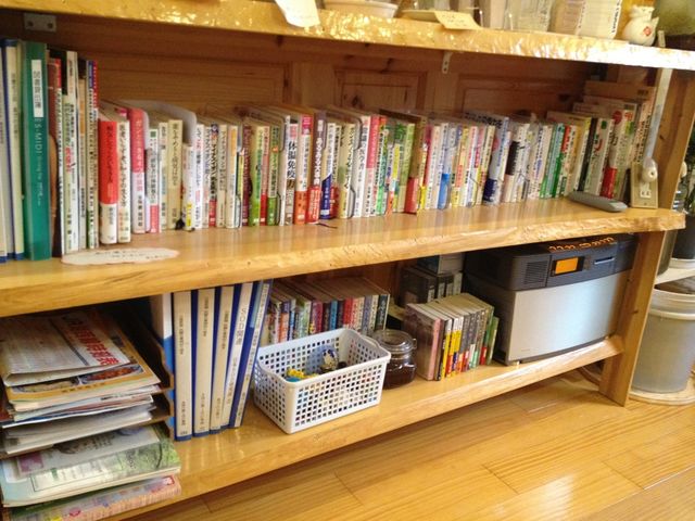 健康に関する書籍を色々置いてます。免疫に関することに偏りはしておりますが・・・_還元陶板浴『虎杖伝説の里 ふじと』