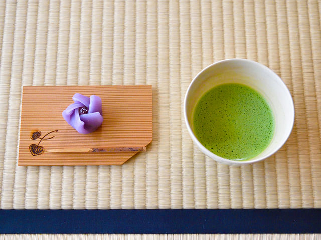 お菓子・お抹茶付きです。_川越わかば茶道教室