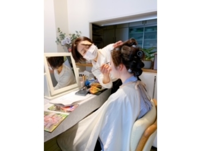 ヘアーメイクも、おひとりおひとりの魅力を開花させて喜ばれております。_彩色健美インターナショナル