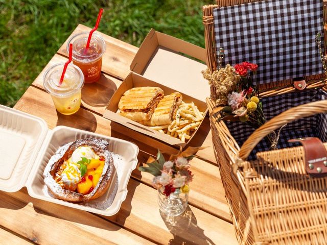 カフェメニューはテイクアウトしてお好きな席で楽しめます。_ザ・ヴェランダ石打丸山/石打丸山スキー場