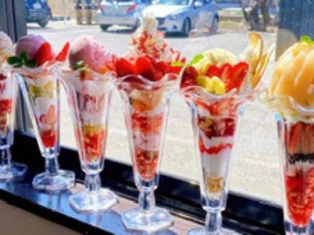 みんなで作ると楽しいパフェ作りは1番人気です!_マルサマルシェ笛吹店