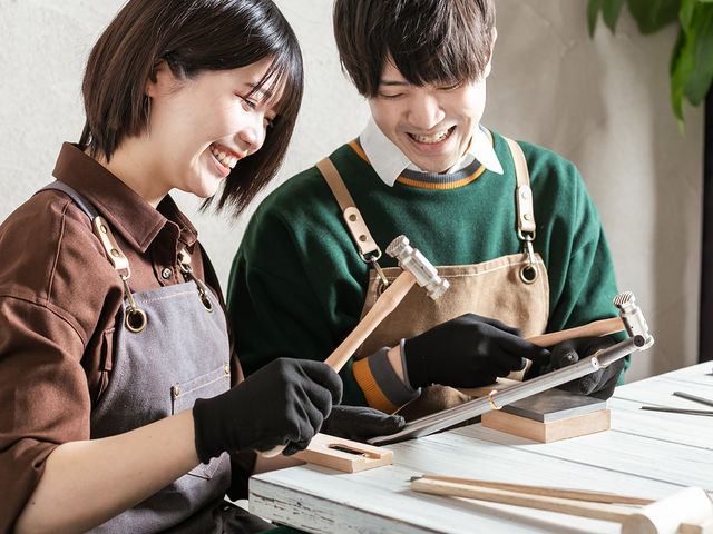 レクチャーを受けながら、おふたりでお作りいただけます。_金澤指輪工房 タテマチ店