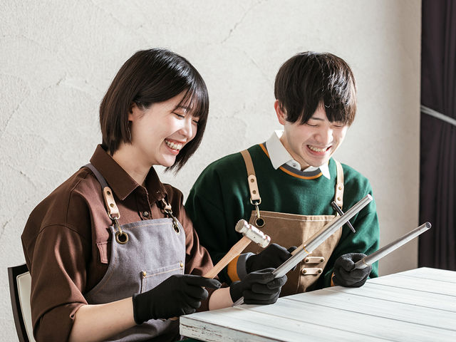 レクチャーを受けながら、おふたりでお作りいただけます。_富山指輪工房