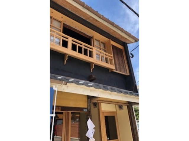 ランタン会場『孔子廟』の目の前2階にあるこちらで着付をします!看板を目印にお越しください_きもの着付け さくら