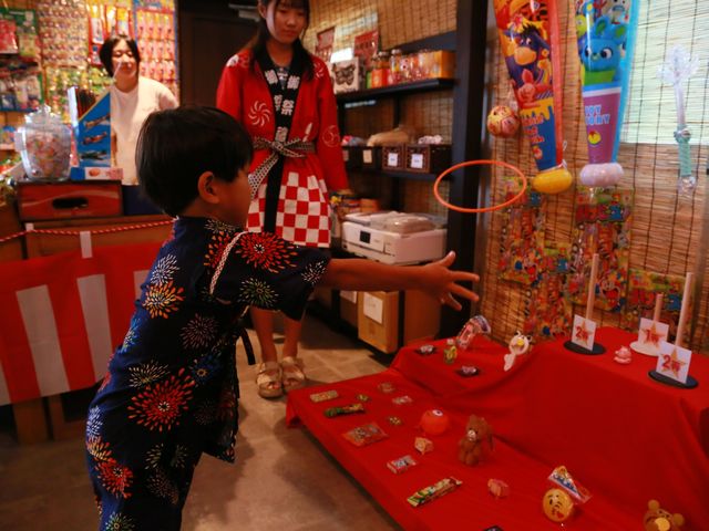 うまくなげれるかな〜?_展望レトロ喫茶 桃山館