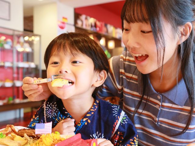 みんな笑顔でいただきます♪_展望レトロ喫茶 桃山館