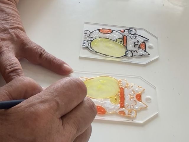 まねきねこお守り作成手元_幸筆沼津