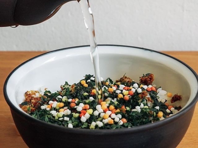 茶葉をそのまま食べる自家製のお茶漬け_CHABAKKA TEA PARKS 熱海店