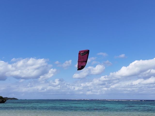 Sandy feet kitesurfing