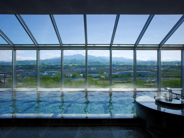 最上階の蔵王連峰を一望できる広々とした大浴場_おふろCafe yusa