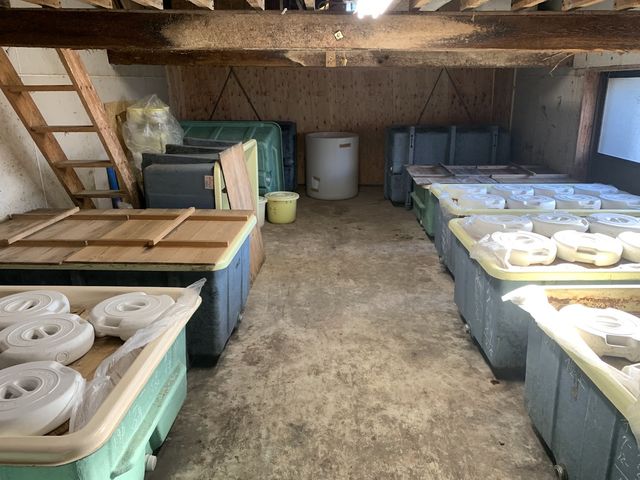 味噌蔵の内部。_若松味噌醤油店