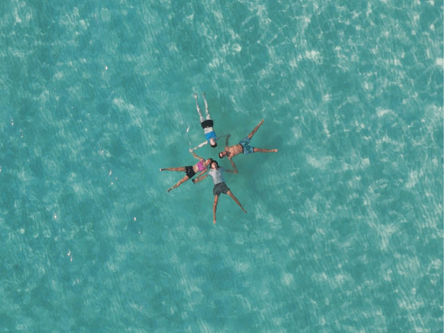 「SUPもシュノーケルもドローン撮影オプション対応。空からの映え体験で旅の思い出を残せます」_SUNDOGS