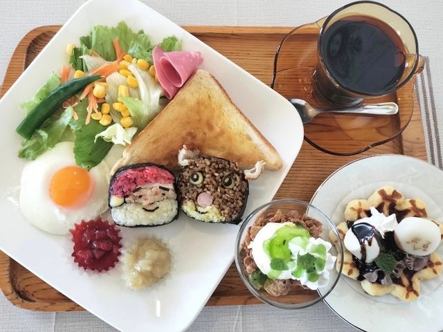 カフェコテージkinzaとのクリスマス限定コラボメニュー。詳しくは、TEL又はインスタグラムへ☆_切っても切ってもおむすびロール工房「はぴむす」