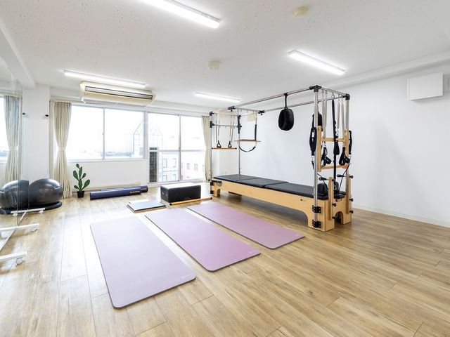 広々明るいスタジオ内で、気持ち良く運動しませんか?_sr pilates studio 四谷
