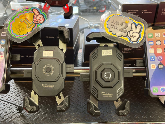 スマホホルダーの貸し出しも可能です!_バイクショップライズ