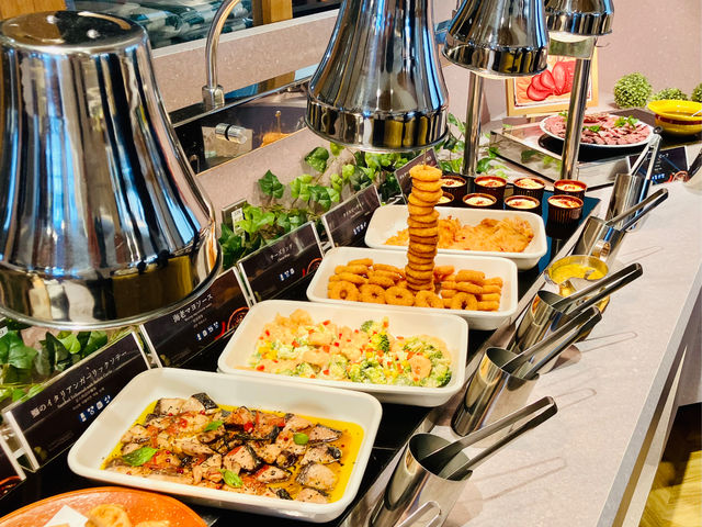 ビュッフェ台に並ぶお料理の数々_waterfront kitchen garden