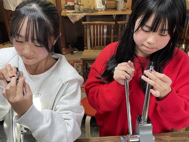 水平になってるかお互いに確認して、いざ!_Cllepham Coin クレッポムコイン