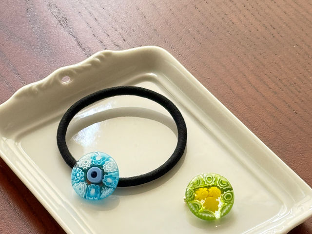 ミルフィオリのヘアゴムとブローチ_brilliant idea