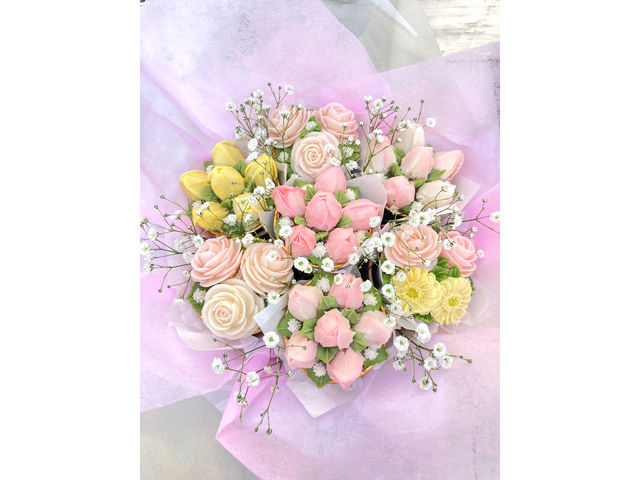 あんフラワーは白あんを加工して色付けをし、口金を使ってひとつひとつ絞ったお花です。
とても華やかで可愛らしいスイーツ。
贈り物にも喜ばれます。_浜松和スイーツ教室花音
