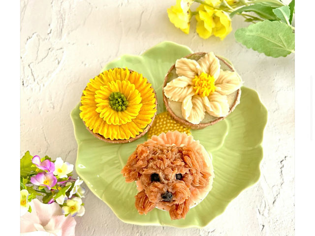 愛犬さまのお写真をご覧いただきながら
あんこでワンちゃんカップケーキやお花絞りもご体験いただけるレッスンもございます。あんこのお花絞りを是非お楽しみくださいませ_あんこのお花絞り体験 教室Mari