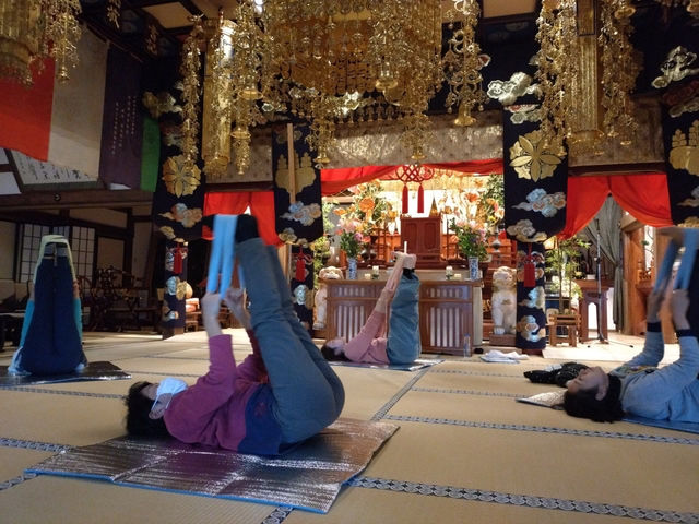 本堂内の自力整体教室の様子_自力整体教室【清水・一乗寺】