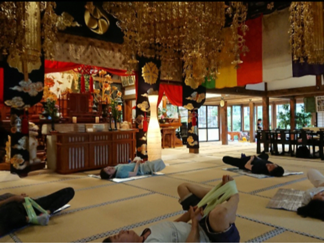 本堂内の自力整体教室の様子_自力整体教室【清水・一乗寺】