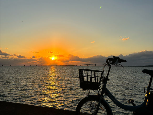 サンセットビーチは宮古島の街から自転車で5分ほど伊良部大橋が見えます_RentalBike miyakojima【ホテル配達】レンタサイクル宮古島Cafe&Bike