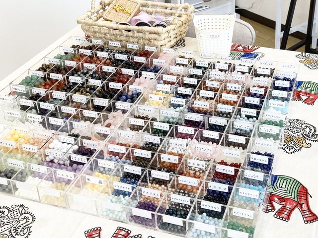 約200種類の天然石やパーツから選び放題♪_天然石のekubo