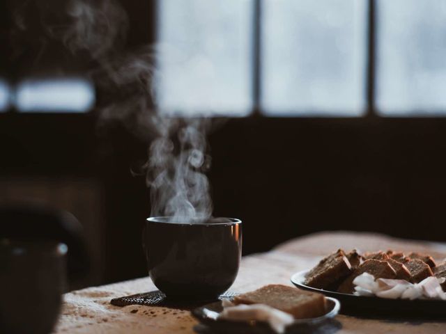 そば茶でほっとするひととき_トヅキ